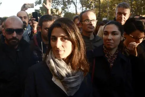 Virginia Raggi boldriniana: "Dimezziamo i cartelloni pubblicitari, basta spot sessisti"