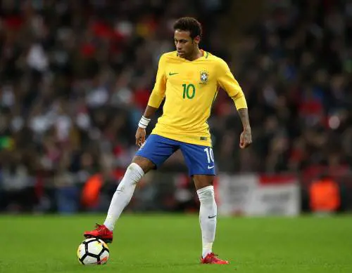 Neymar lascia la lussuosa villa a Parigi: troppi curiosi intorno alla sua dimora