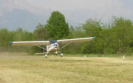 Pomezia, precipita aereo ultraleggero: muore pilota
