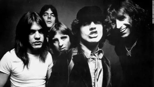 Addio a Malcom Young, chitarrista e cofondatore degli AC/DC