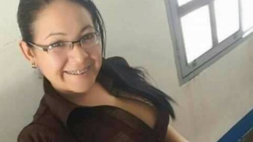 La prof invia foto hot agli studenti: "Se fate sesso con me non vi boccio"