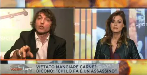 Lite sui vegani, Cruciani litiga con Martani: "Fuori di testa lo dici a tua sorella"