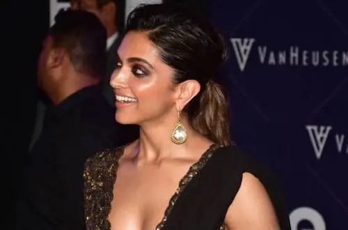 Ira indu contro Bollywood per un bacio (che non c'è)