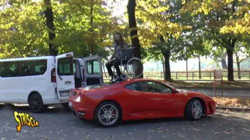 Bruno Vanzan occupa il posto dei disabili, Brumotti lo "punisce"