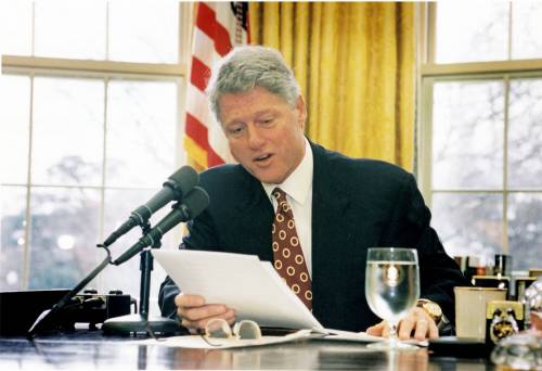 Epstein aveva nella sua casa un ritratto di Bill Clinton vestito da donna?