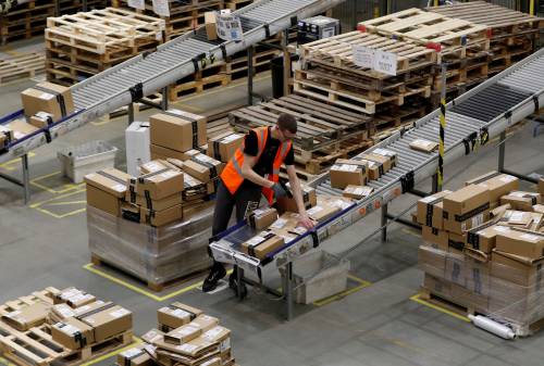 Il Black Friday italiano con lo sciopero doppio. I negozi sfidano il web