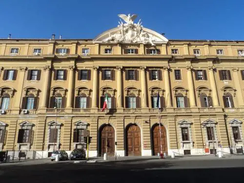 Una talpa in via XX Settembre spifferava i dossier del Fisco