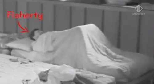 Gf Vip, Flaherty si masturba di notte. E il web s'indigna