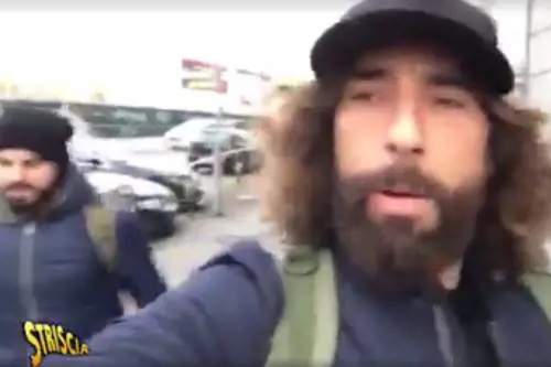 Vittorio Brumotti di Striscia aggredito di nuovo dai pusher