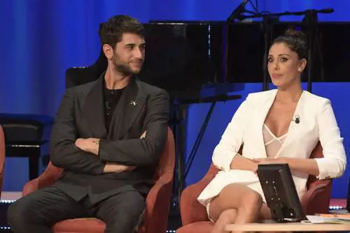 Belen Rodriguez sexy al Maurizio Costanzo Show