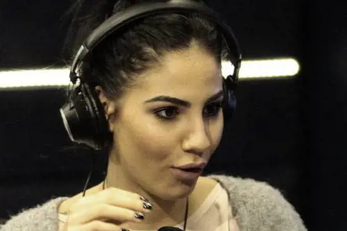 Gf Vip, Giulia parla di argomenti troppo spinti e la produzione la richiama