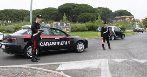 Bimbe abbandonate in auto, nel sangue tracce di cocaina