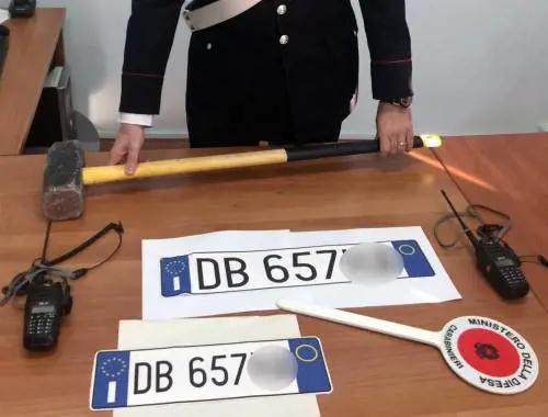 Le immagini del furto con "spaccata": in tre arrestati a Napoli