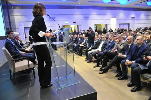 Al tavolo di Forza Italia c'è il pieno di imprenditori