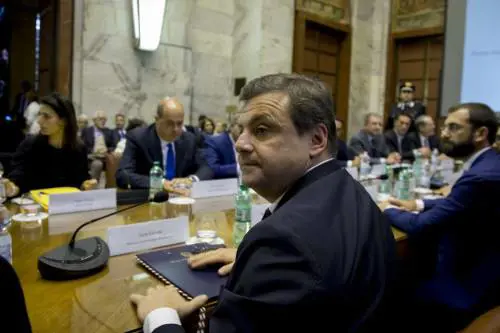 Calenda: "Col M5S dialogo, non alleanza Ma serve governo istituzionale"