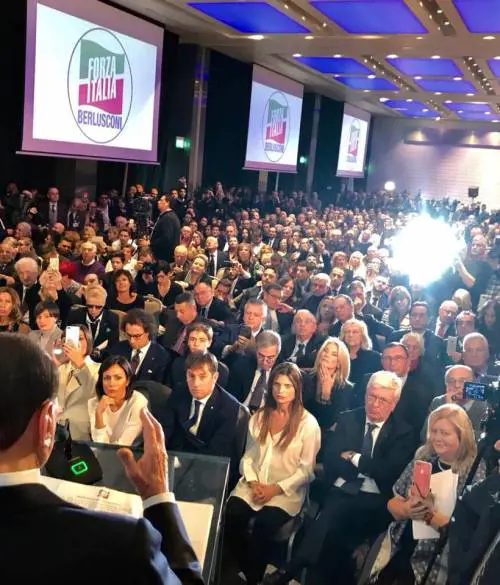 Berlusconi trascinatore. Un nuovo "predellino" per dare voce al Paese