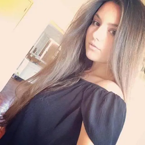 "Mi sono meritata le botte, è colpa mia": gli sms di Emily prima del suicidio