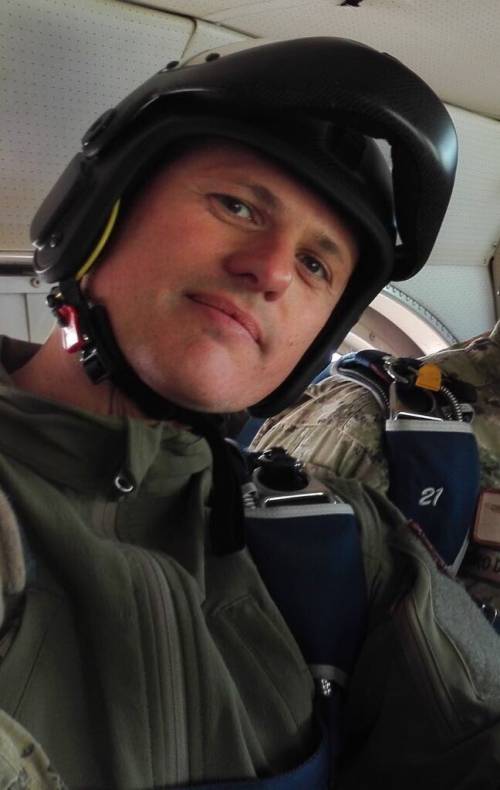 Paracadutista dell' Aeronautica militare muore dopo il lancio