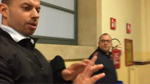 "È stato lui ad azzannarmi". Il culturista accusa il tassista