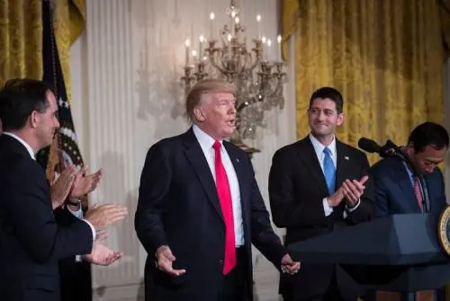 Usa, il Senato approva la riforma fiscale di Trump