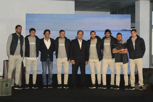 La moda (chic) di plastica che ha ripulito il mare e ora si ricicla nel calcio