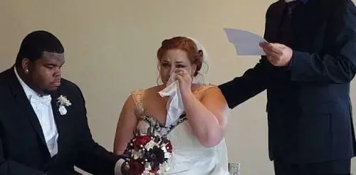 Muore di cancro e lascia una lettera alla figlia per le sue nozze