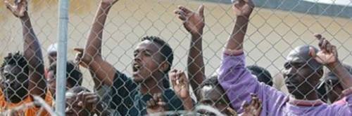 Bari, disordini nel Cara, finanziere ferito