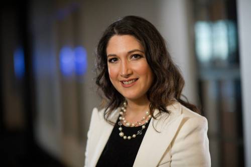 La sorella di Zuckerberg molestata in volo: "Le hostess non hanno fatto nulla"