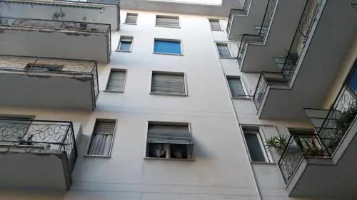 In fuga precipita dal balcone: grave un ladro nordafricano