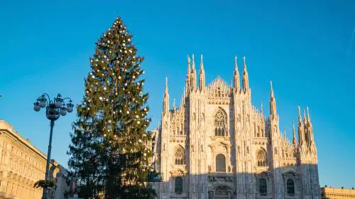 Le voci dei Piccoli Cantori per l'accensione dell'albero di Natale