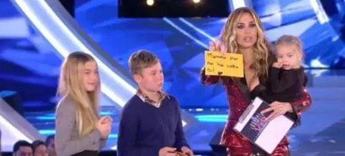 Gf Vip, i figli della Blasi le fanno una sorpresa. E Totti si commuove