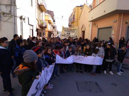 Agrigento, il paese in piazza contro il centro d'accoglienza