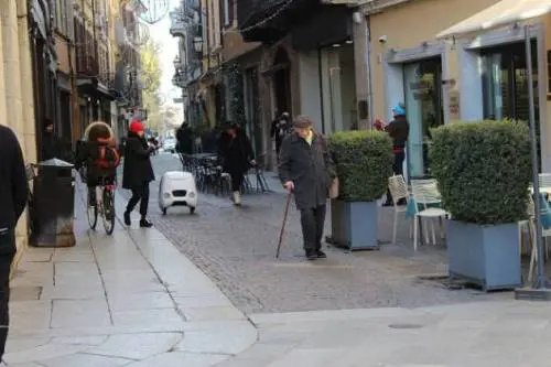 Ecco il robot postino (ma c'è già il drone che ti porterà la pizza)