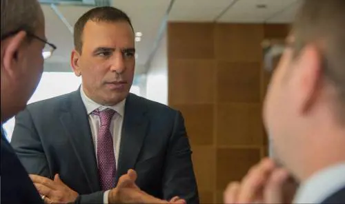 Tim stringe sui diritti con Mediaset. È bufera su Canal Plus