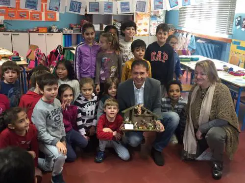 Già consegnato il primo presepe: "A Sesto difendiamo il Natale"