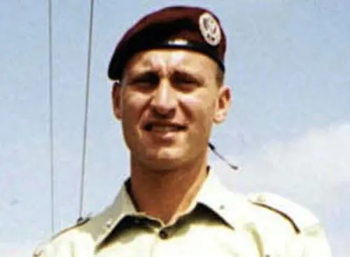 Morte del parà Emanuele Scieri, commissione d'inchiesta: "Fu aggredito prima di volare giù"