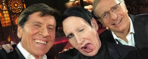 Morandi si fa il selfie con Manson e divide i fan: "Scherzi col fuoco"