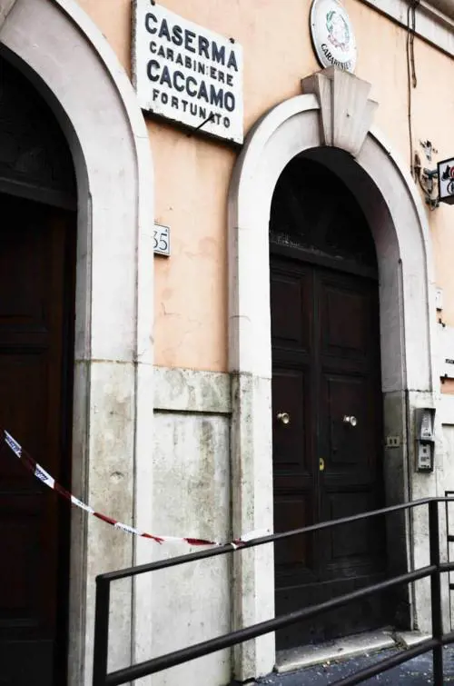 Roma, ordigno rudimentale contro la caserma dei carabinieri