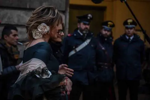 Milano, la Prima della Scala senza politici. E la Boschi entra dal retro