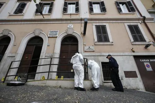 Bomba contro i Carabinieri, gli anarchici rivendicano: "Guerra allo Stato"