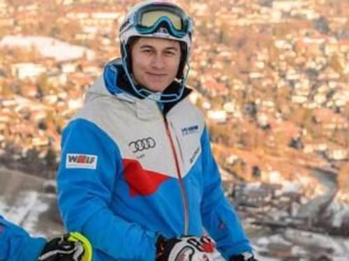 Lo sciatore 17enne Burkhart morto dopo una caduta in gara