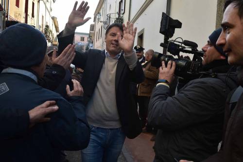 La prof porta gli studenti al comizio di Renzi: scoppia la polemica a Ivrea