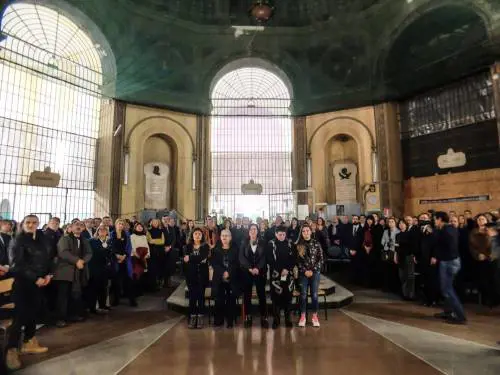 Lo spettacolo tra le sbarre accende San Vittore. L'addio della direttrice