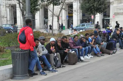 Rifugiati nell'ex hotel. Sindaco contro governo