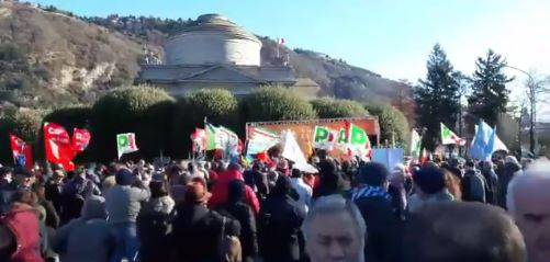 "Bella Ciao" e partigiani: la manifestazione Pd contro i naziskin