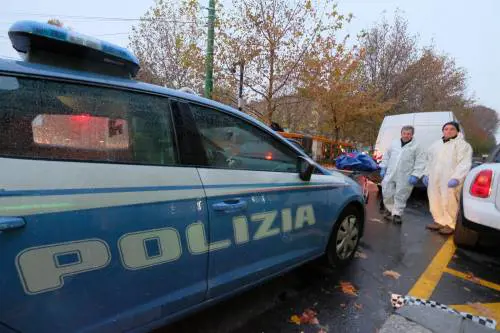 Nella capitale molotov contro commissariato. Sospetti sugli anarchici