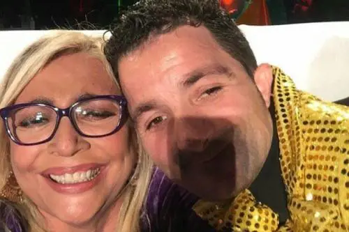 Tu si que vales, selfie della Venier. Zerbi: "Ognuno si fa i ca*** suoi"