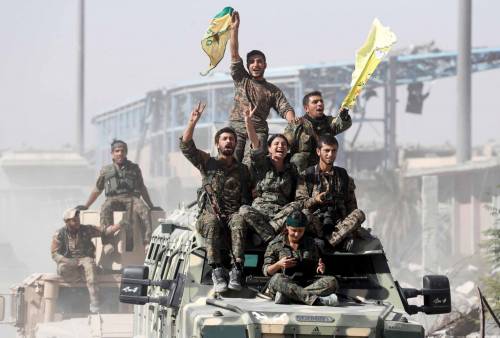 Raqqa, ombre sulla liberazione: lasciati scappare 4mila jihadisti