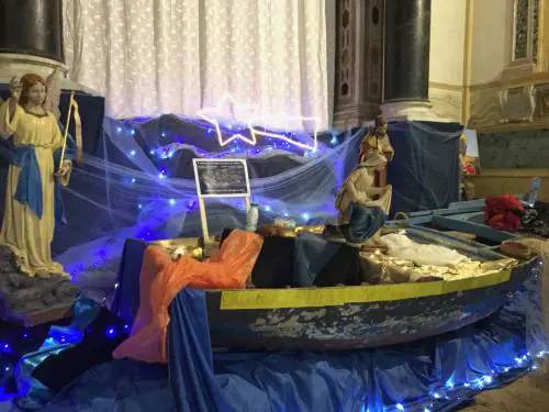 Preside contro il presepe, il sindaco: "Cancella la nostra identità"