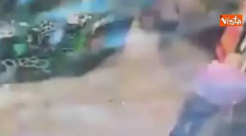 Bomba a Manhattan, il momento dell'esplosione ripreso da telecamere sorveglianza metro